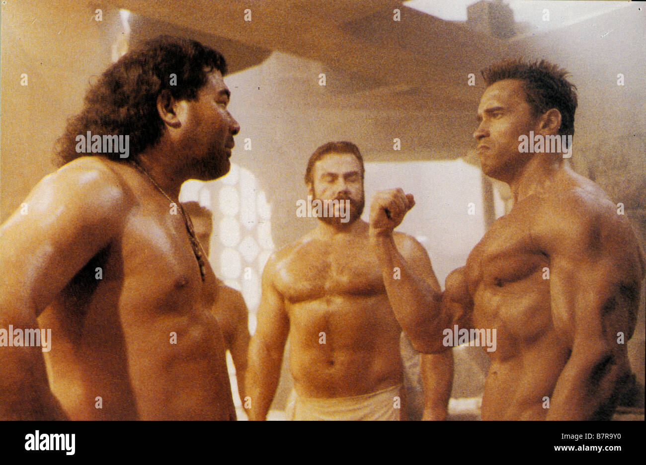 erhvervsdrivende pistol Fortløbende Red Heat Year: 1988 USA Arnold Schwarzenegger Director : Walter Hill Stock  Photo - Alamy