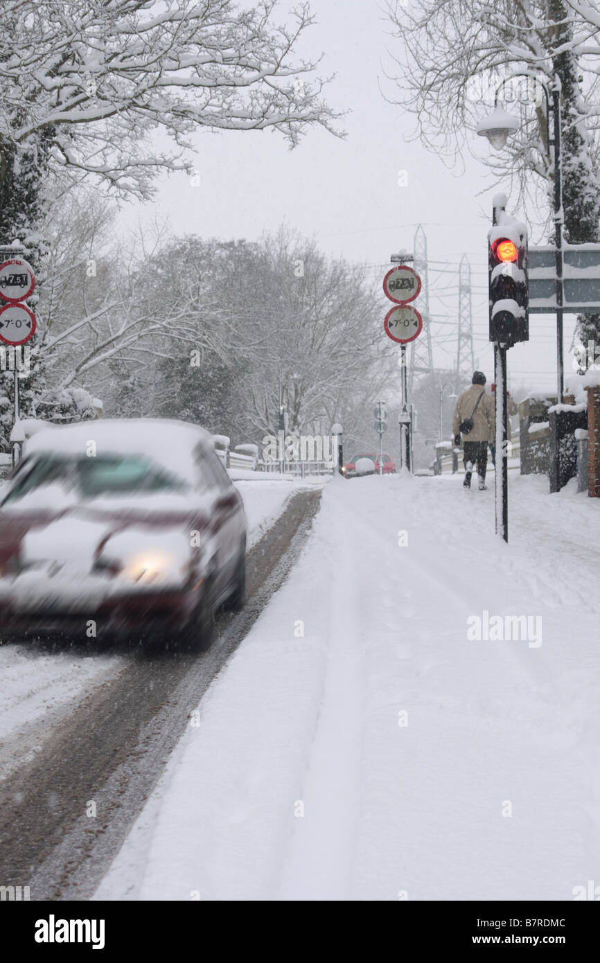 snow, street, road, urban, weybridge, elmbridge,surrey, '2nd feb 2009' , 2/2/09 winter, 'adverse weather', cold, freeze, freezin Stock Photo