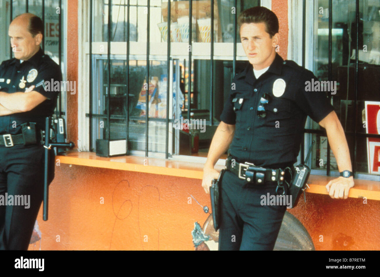 Colors Year: 1988 USA Sean Penn Robert Duvall Director : dennis hopper  Stock Photo - Alamy