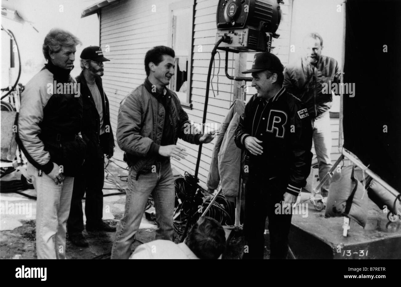 Colors Year : 1988 USA Director : Dennis Hopper Sean Penn, Dennis Hopper, Robert Duvall Shooting picture Stock Photo