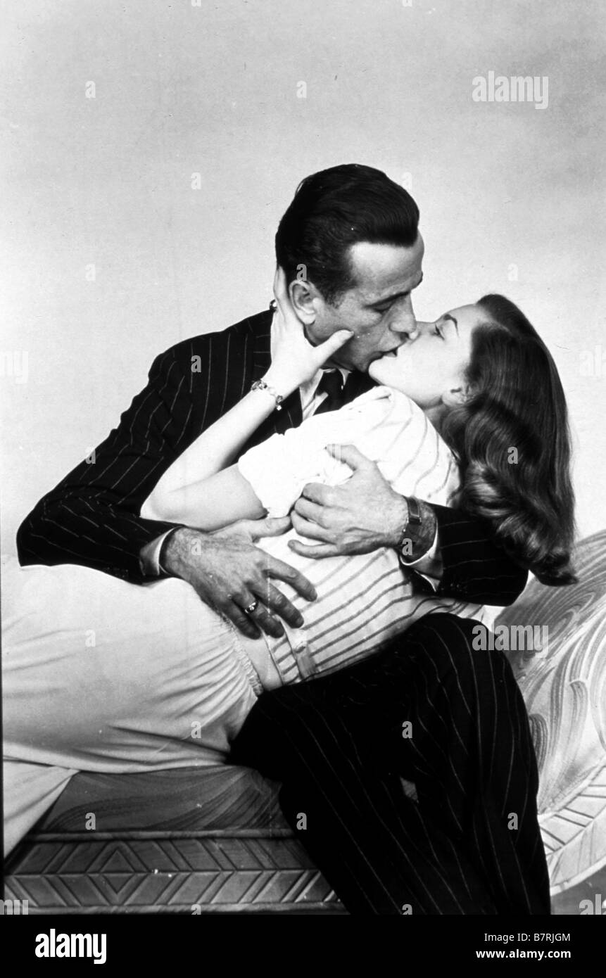 Humphrey bogart lauren bacall kiss Black and White Stock Photos ...