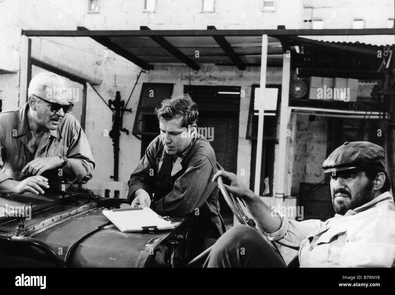 Station Six Sahara  Year: 1962 - UK / West Germany Peter van Eyck, Hansjörg Felmy, Mario Adorf  Director: Seth Holt Stock Photo