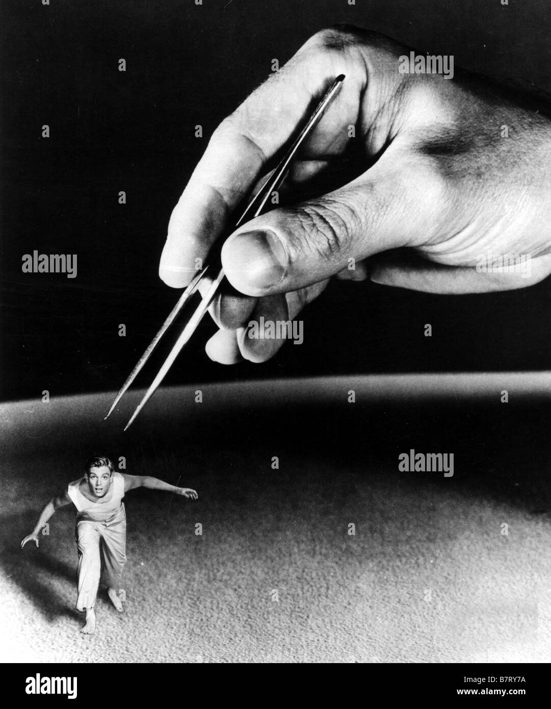L'Homme qui rétrécit the incredible shrinking man Year: 1957 USA Grant  Williams Director: Jack Arnold Stock Photo - Alamy
