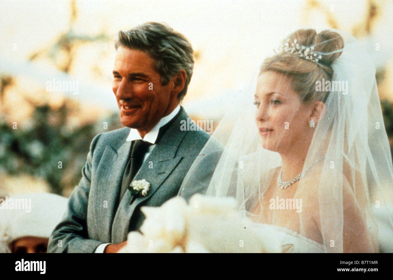 Kate hudson wedding dress deals