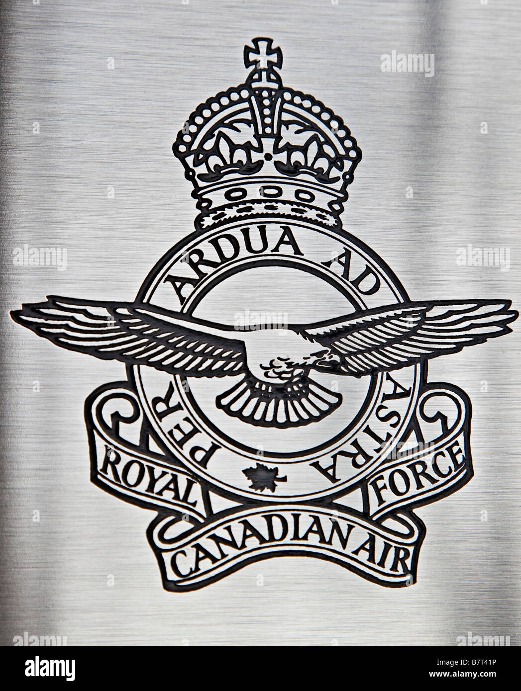 Royal Canadian Air Force Emblem - Eagle Rampant Maple Leaf - Motto Per  Ardua Ad Astra - Air Forces Memorial Runnymede Stock Photo - Alamy