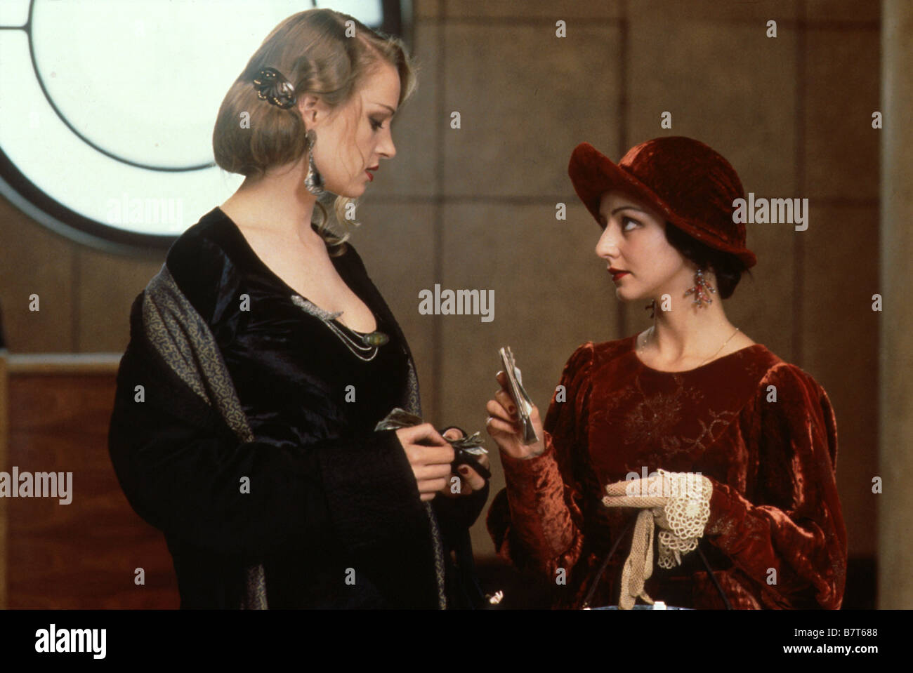 Henry et June Henry & June Year: 1990 USA Uma Thurman, Maria de Medeiros  Director: Philip Kaufman Stock Photo - Alamy