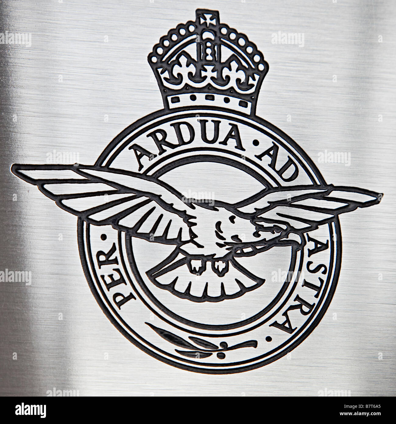 Royal Air Force Badge - Motto Through Struggle To The Stars - Eagle Volant  & Affronty Head Sinister & Imperial Crown - Runnymede Stock Photo - Alamy
