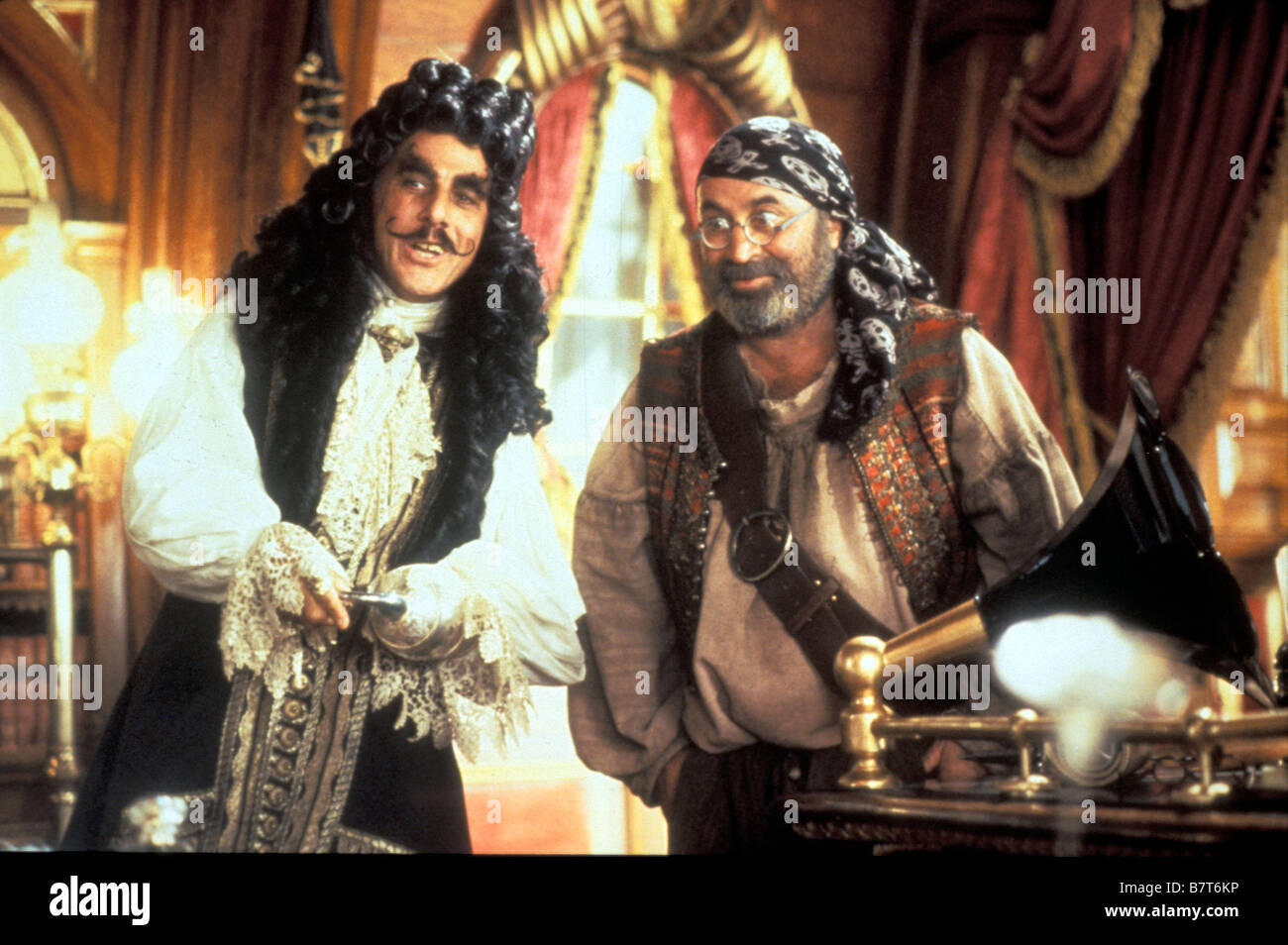 Hook Year: 1991 USA Director: Steven Spielberg Dustin Hoffman, Bob Hoskins Stock Photo