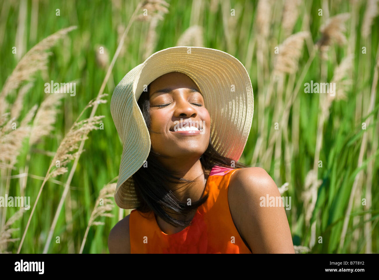 Female smile happy sun hat hi-res stock photography and images - Alamy
