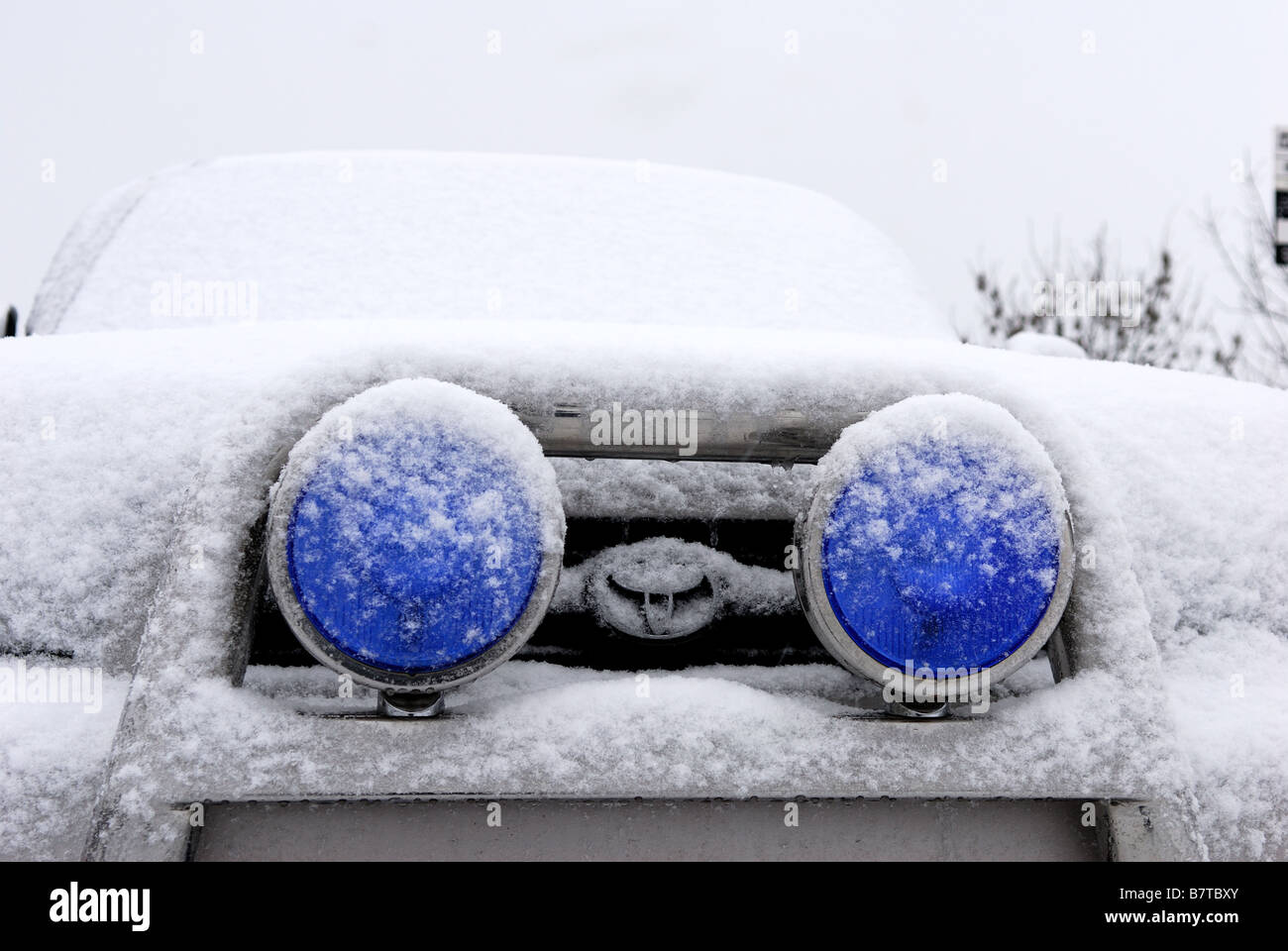 Snow covered Car.(4x4 Stock Photo Alamy