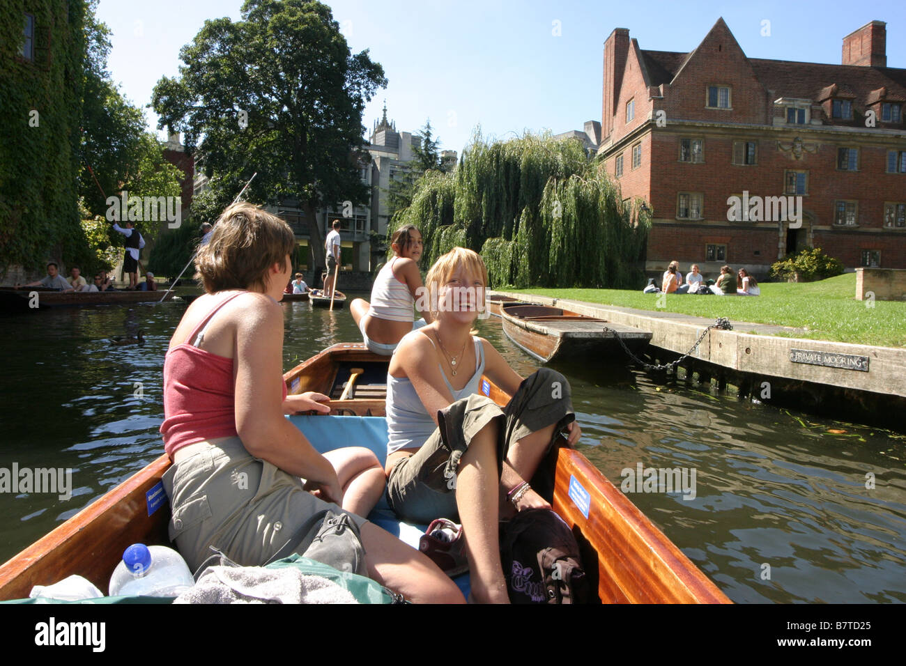 women-punting-hi-res-stock-photography-and-images-alamy