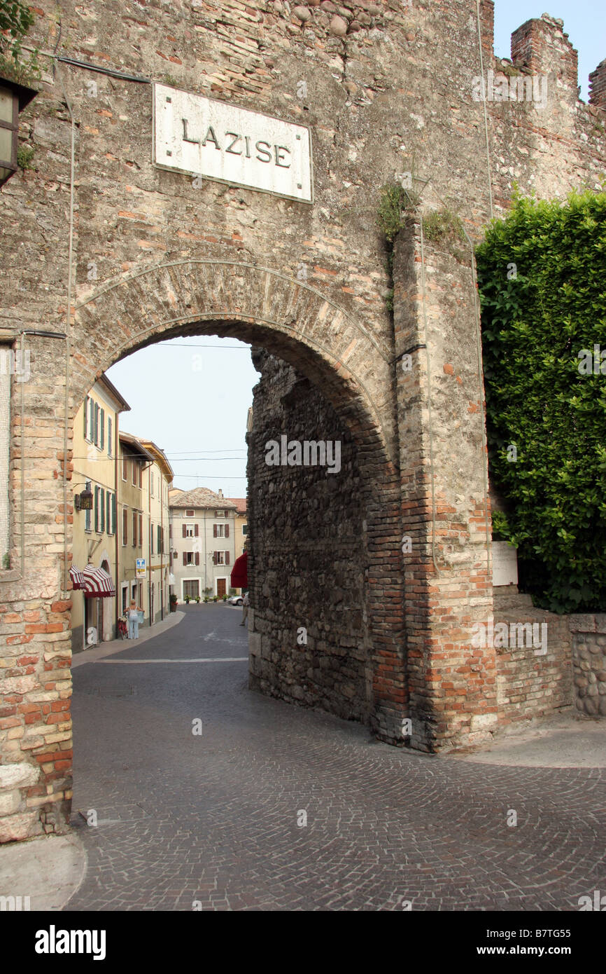 The Porta San Zeno entrance to the walled town of Lazise Stock Photo