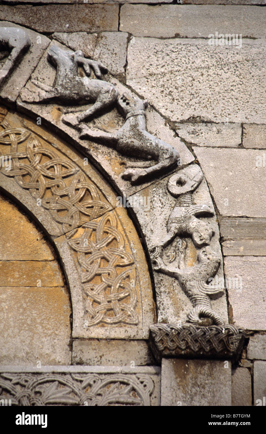Carved stone animals hi-res stock photography and images - Alamy