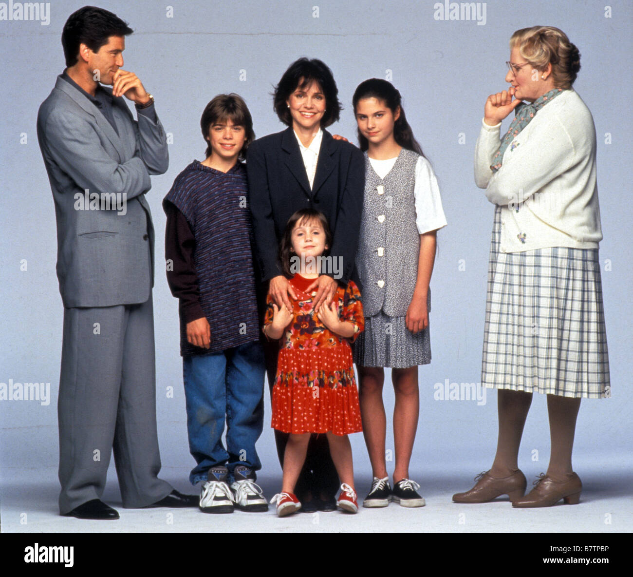 Mrs. Doubtfire  Year: 1993  USA Robin Williams , Sally Field , Pierce Brosnan , Lisa Jakub , Matthew Lawrence, Mara Wilson  Director: Chris Columbus Stock Photo