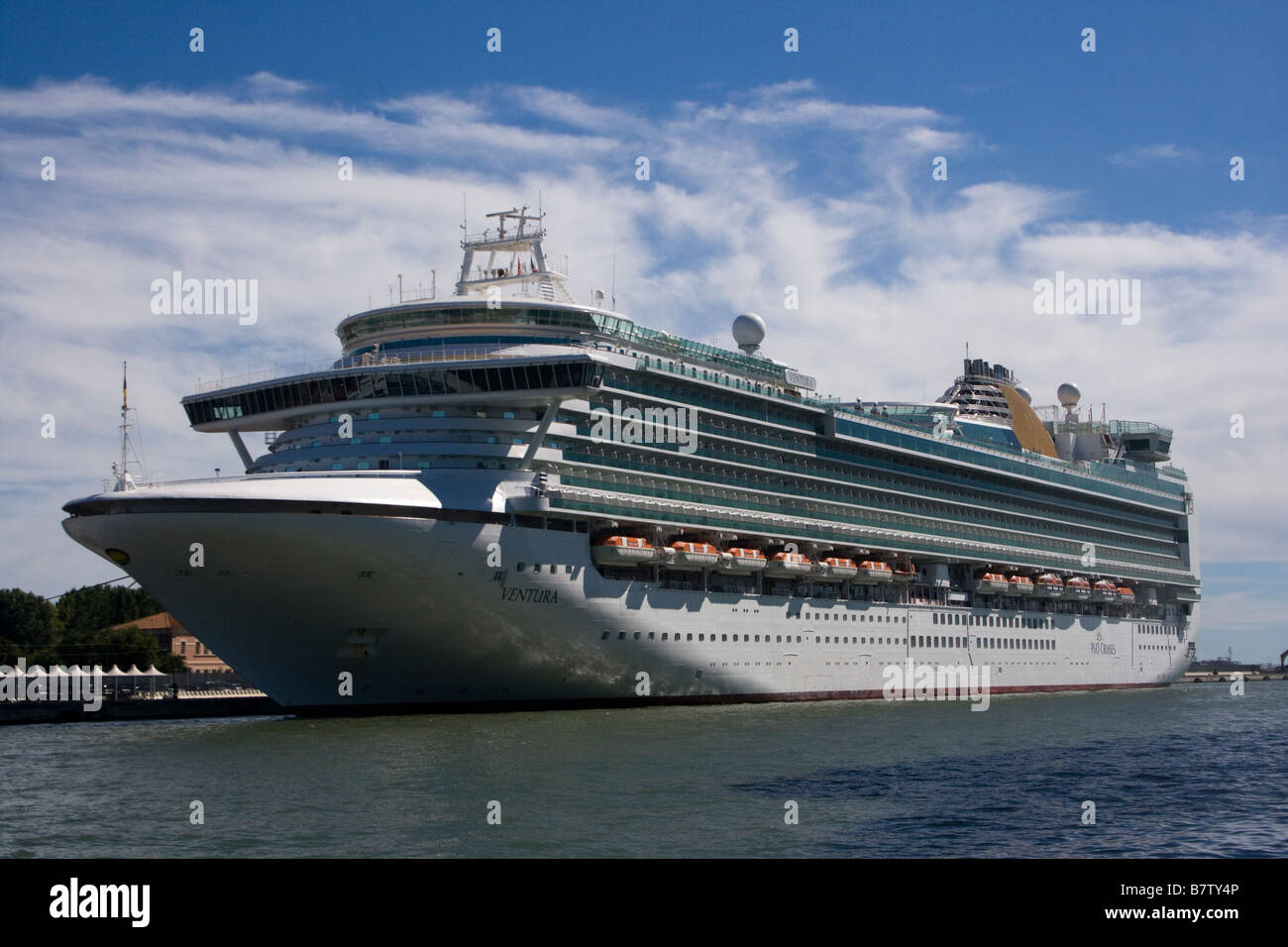 ventura-cruiseship-hi-res-stock-photography-and-images-alamy