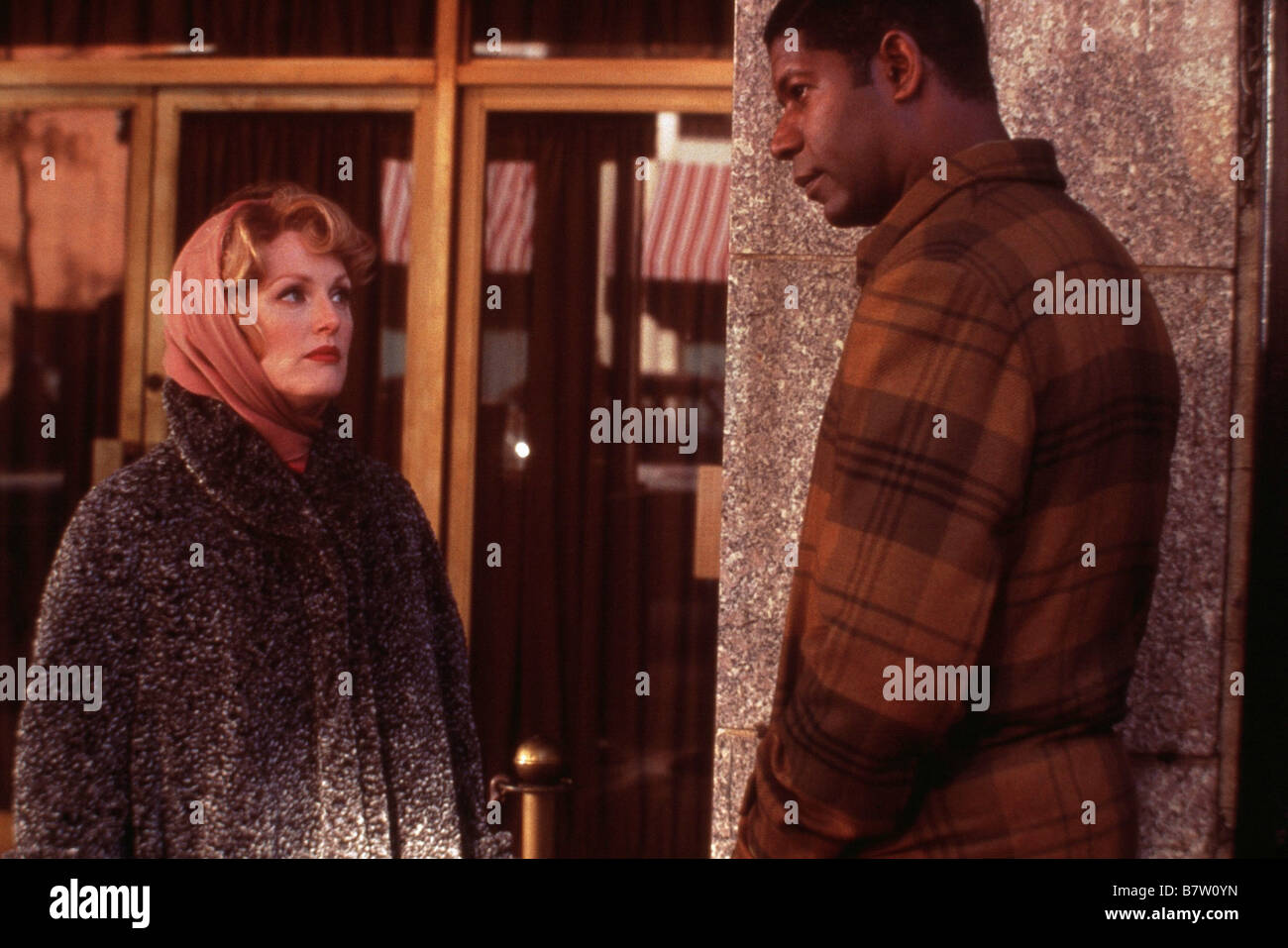 Far from Heaven Year : 2002 USA Dennis Haysbert, Julianne Moore ...