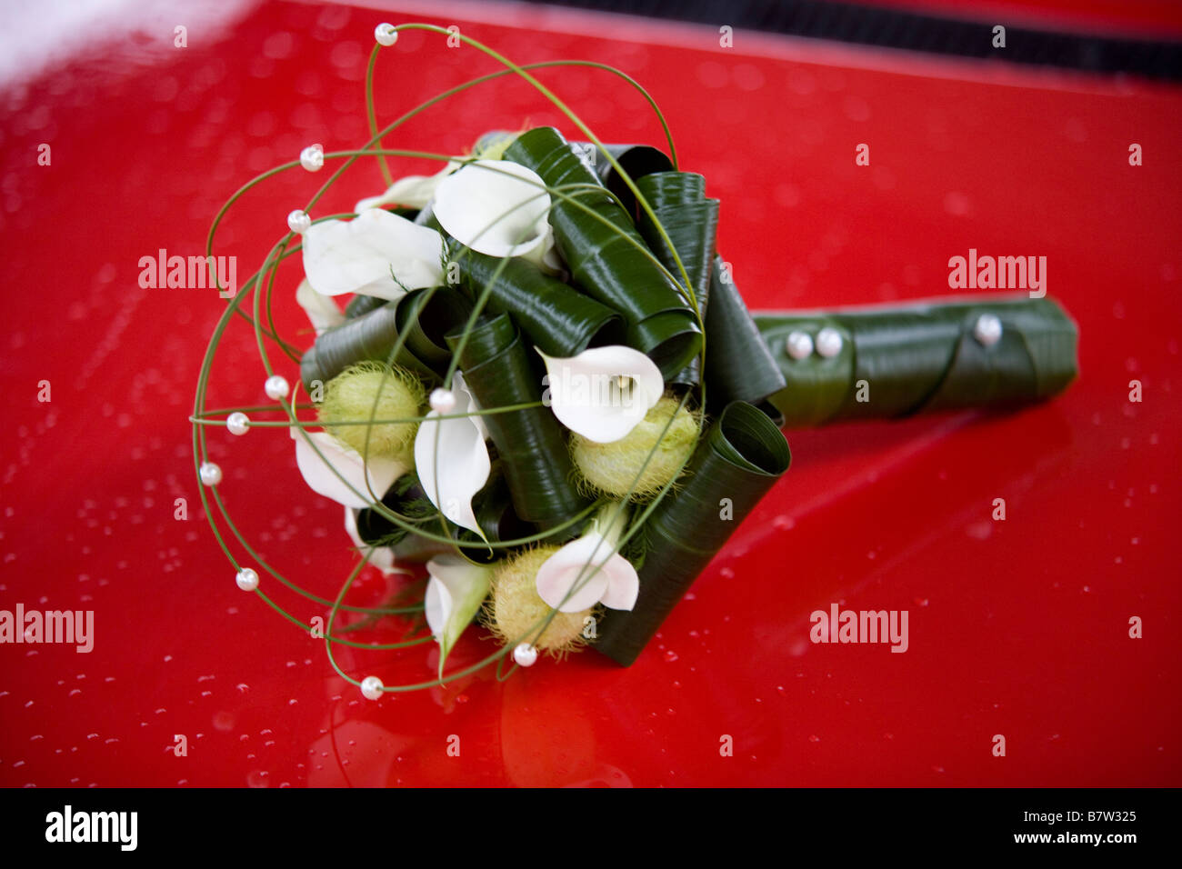 Red wedding flowers hi-res stock photography and images - Alamy