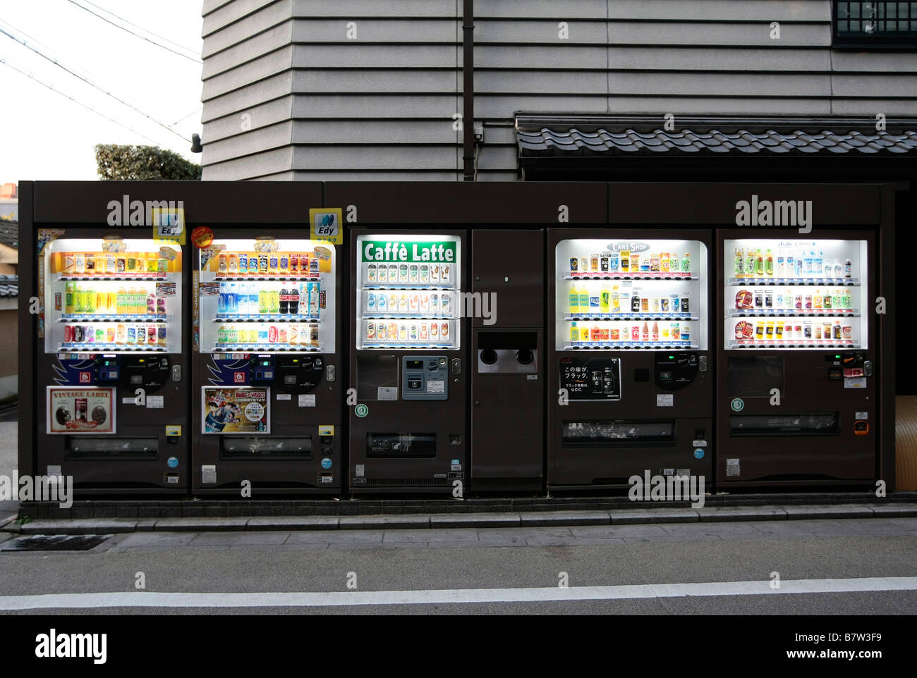Vending machine kyoto japan hires stock photography and images Alamy