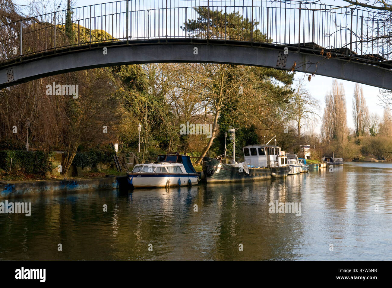 Boats on river Thames, in Weybridge, Surrey Stock Photo