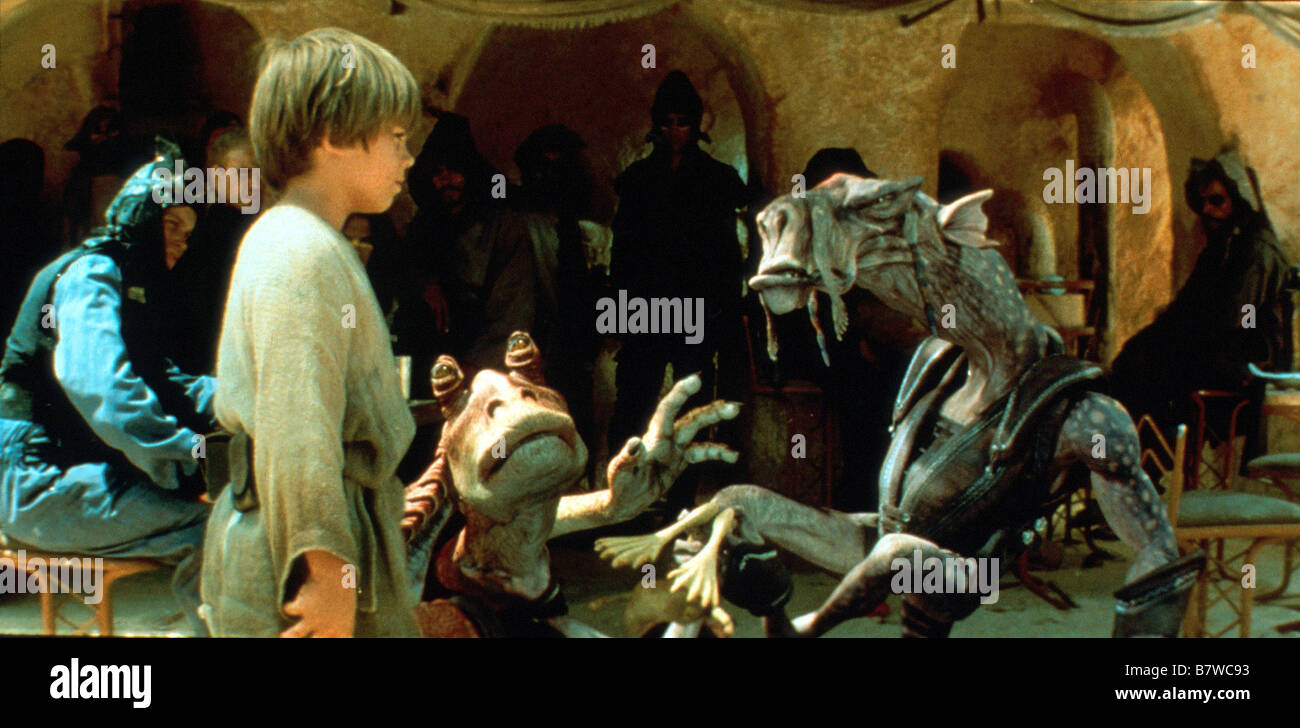 Star Wars: Episode I - The Phantom Menace Year: 1999 USA Jake Lloyd, Jar Jar Binks (Ahmed Best) Director: George Lucas Stock Photo