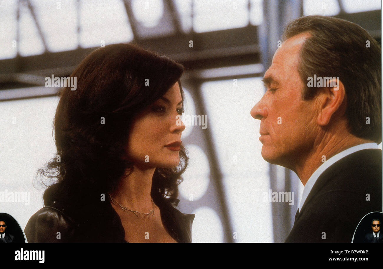 Lara flynn boyle men in black hires stock photography and images Alamy