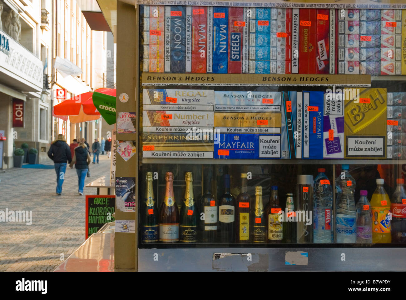 Cigarette kiosk hi-res stock photography and images - Alamy