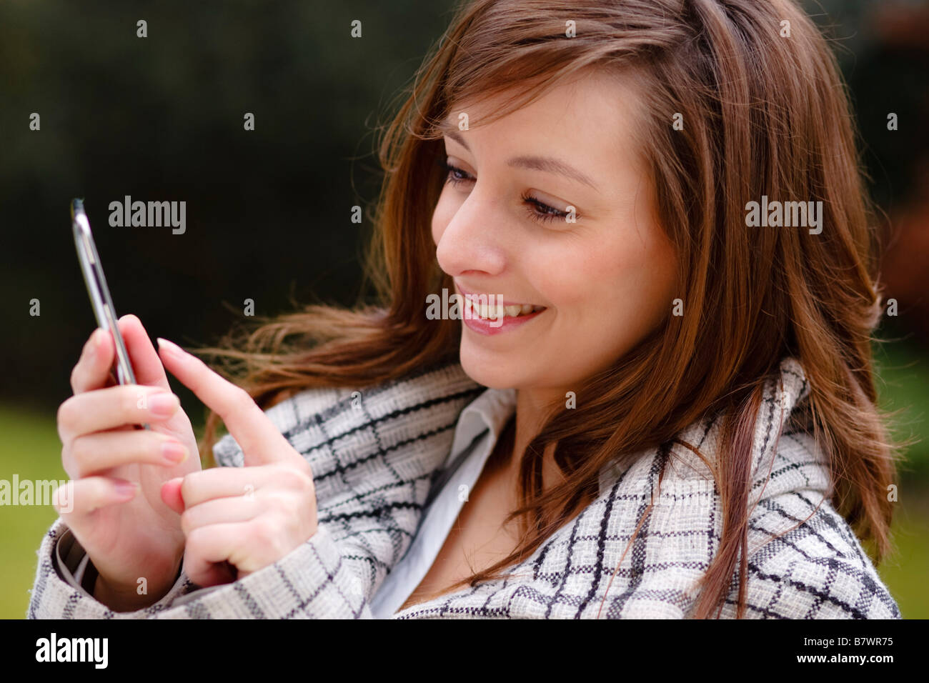 Female Using Iphone Girl using iPhone mobile phone Stock Photo - Alamy