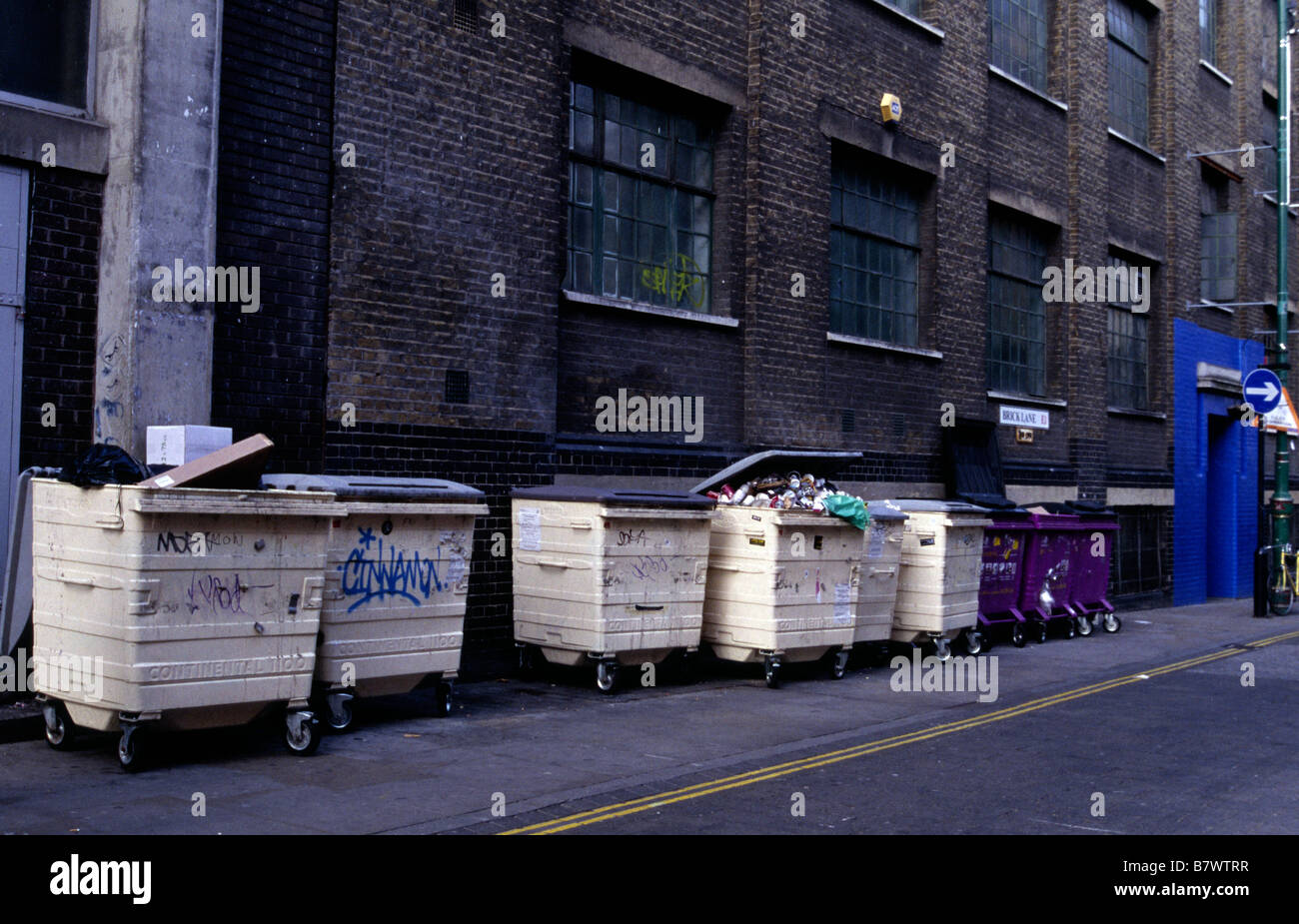 Back road bins High Resolution Stock Photography and Images - Alamy