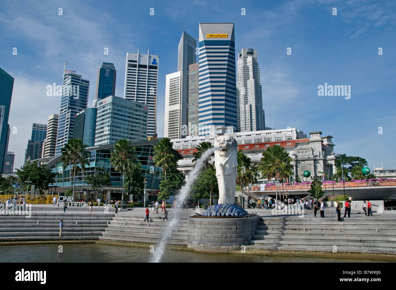 Merlionpark Marina bay half sea lion statue water fountain background Raffles Place CBD financial bank commercial centre Stock Photo
