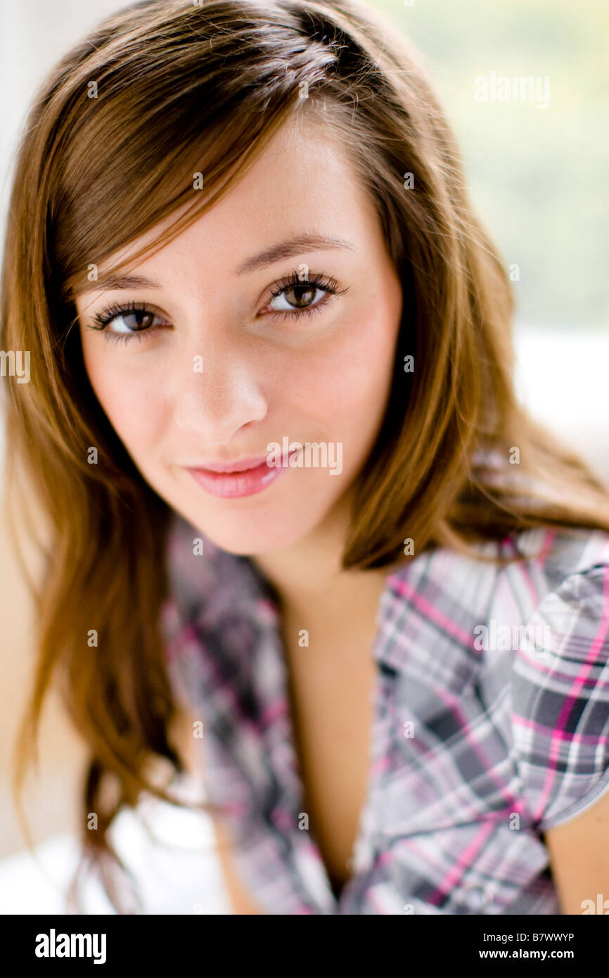 Brunette teen hi-res stock photography and images - Alamy