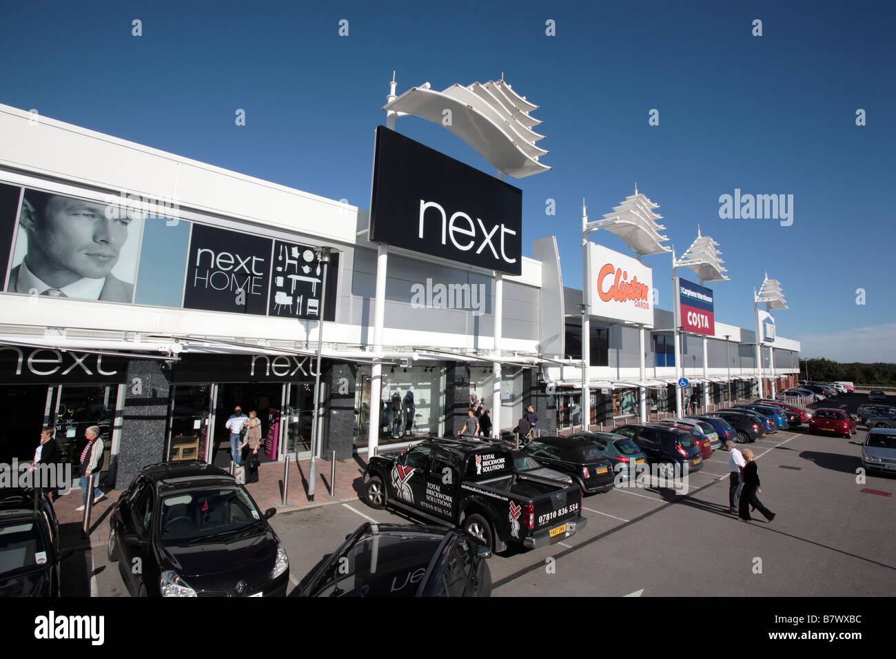 Terrace of shop units, Birstall Shopping Park, West Yorkshire Stock Photo
