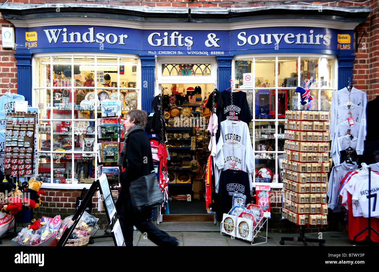 Souvenir shop near Windsor Castle Stock Photo - Alamy