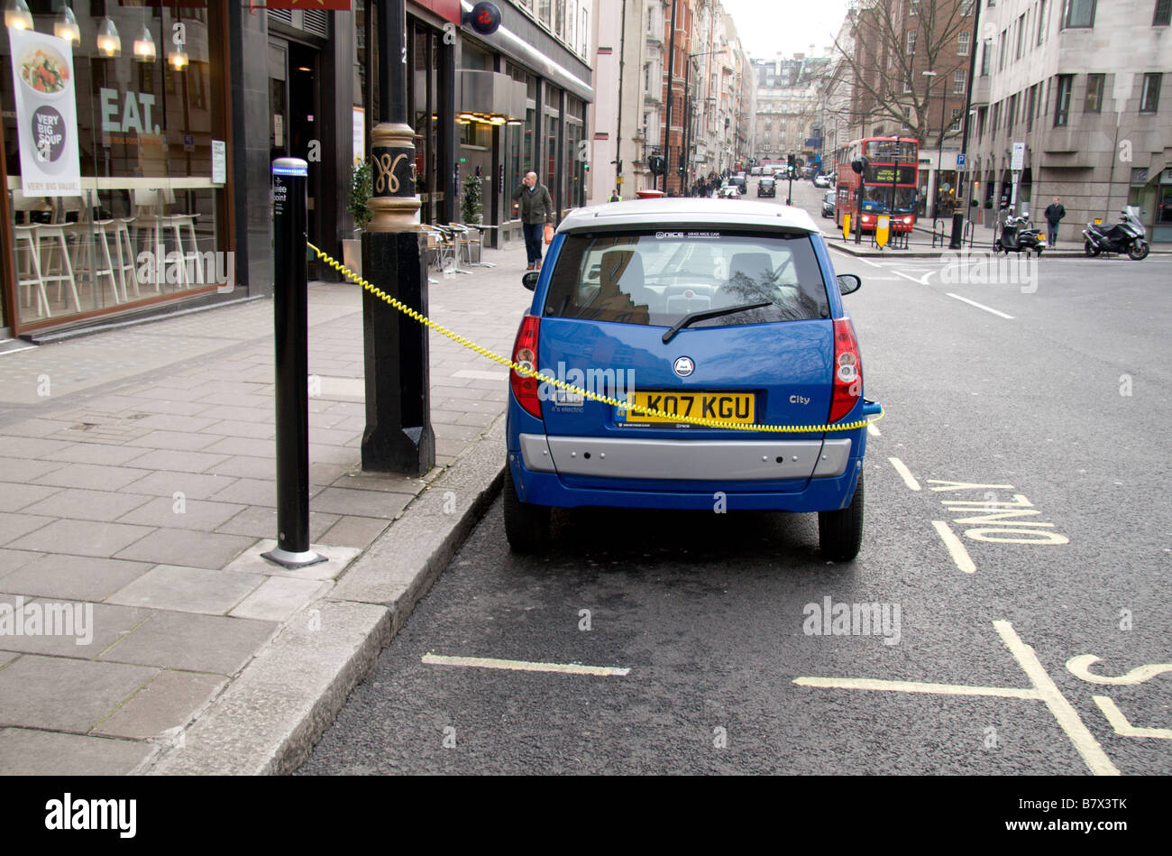 Car attached to an EDF on-street electric car recharging (juice) point on Berkeley Square, London.  Jan 2009. Stock Photo