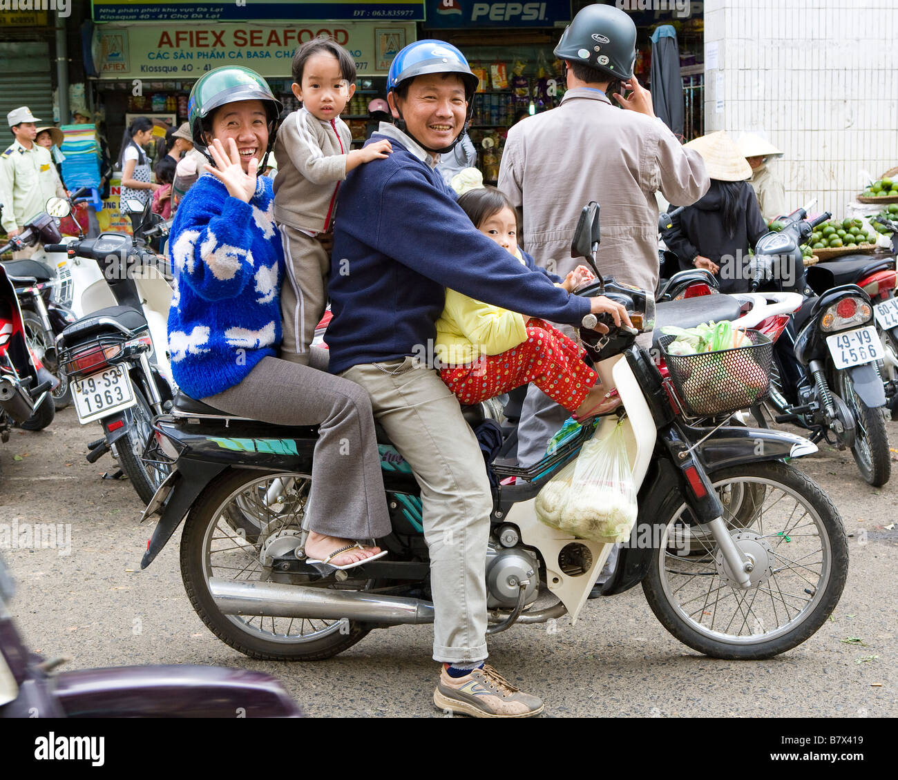 lukker Mange evne Vietnamese moped hi-res stock photography and images - Alamy