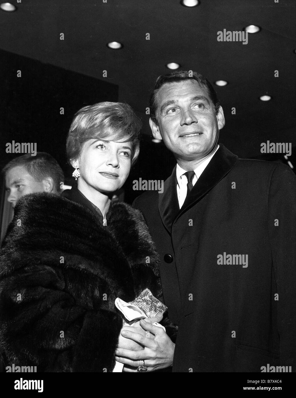 Gene Barry Gene Barry Gene Barry et sa femme Stock Photo - Alamy