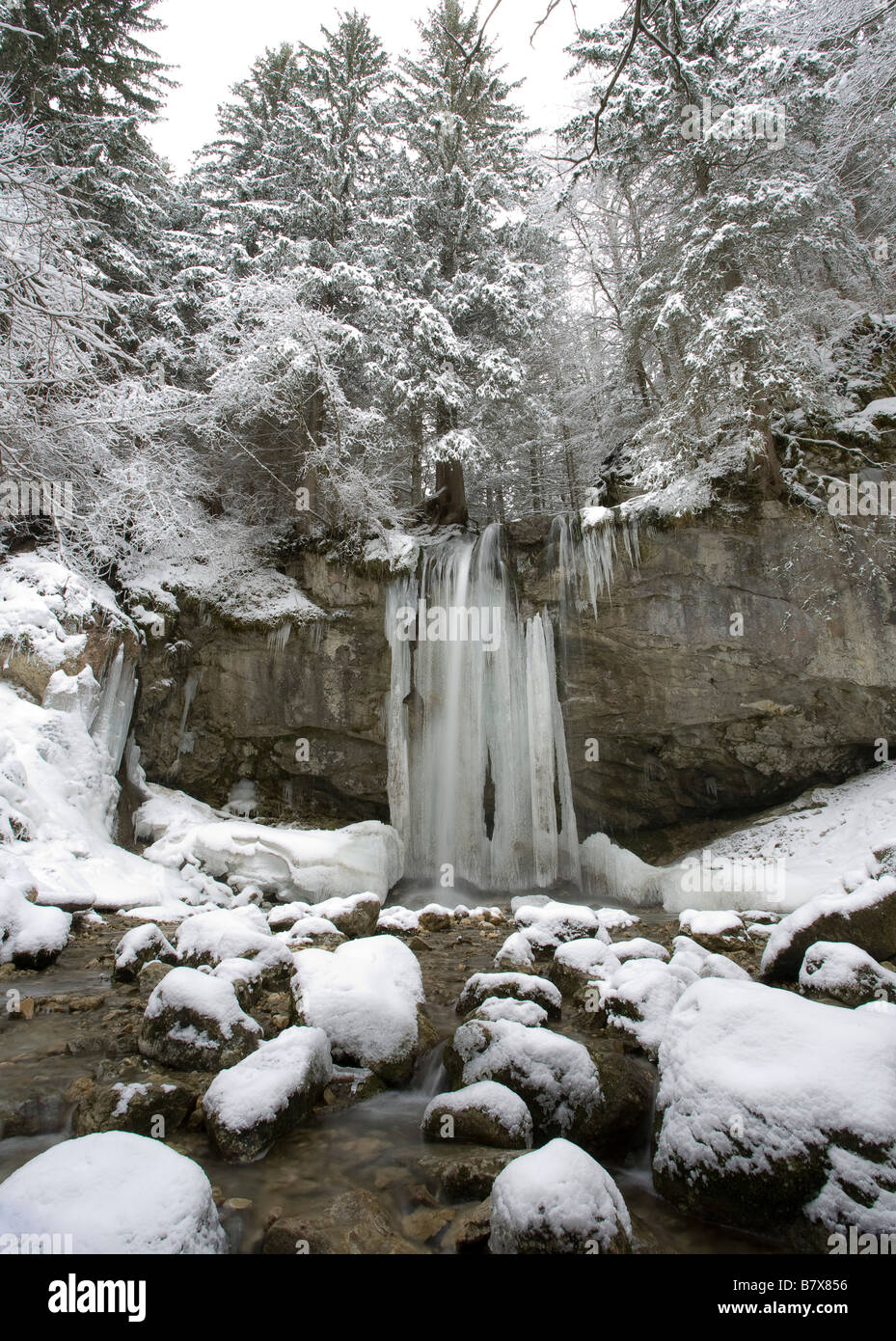 Icy cascade hi-res stock photography and images - Alamy