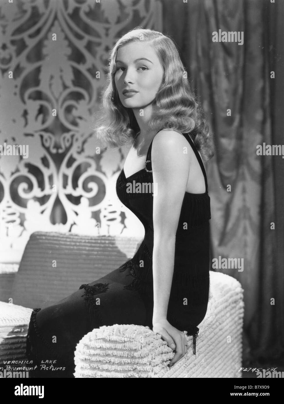 Veronica lake dress hi-res stock photography and images - Alamy