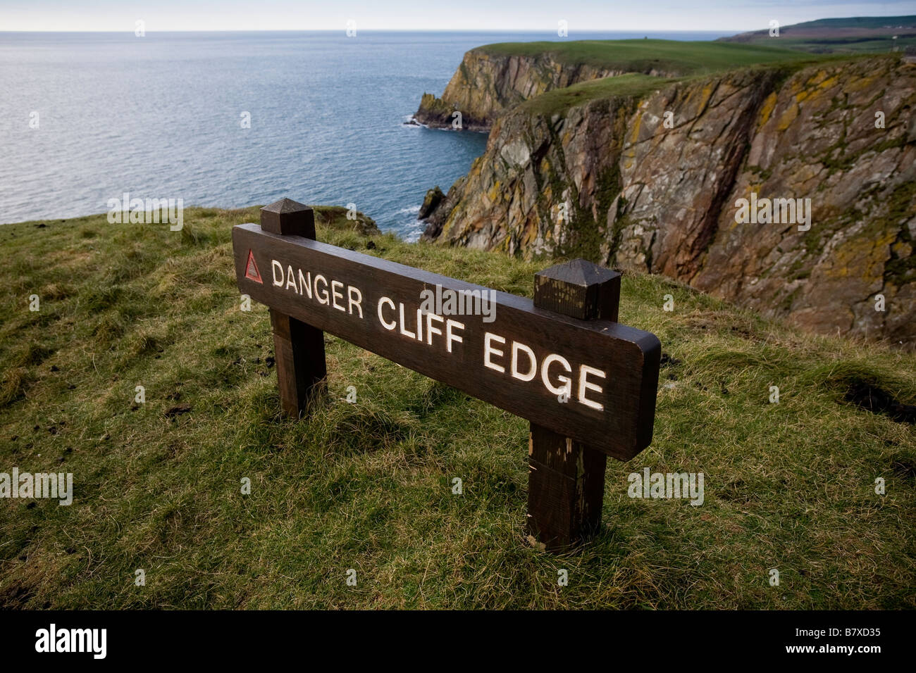 Dangerous cliff edge hires stock photography and images Alamy