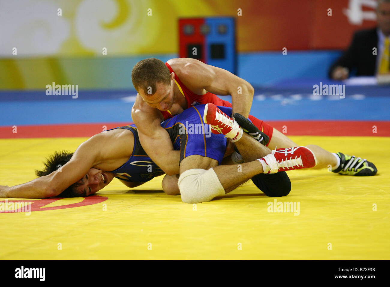 Wrestl hires stock photography and images Alamy