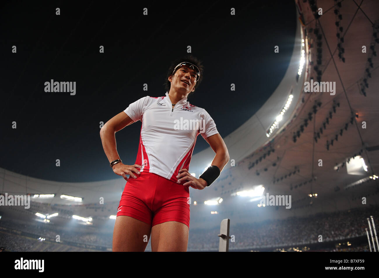 Mens pole vault hires stock photography and images Alamy