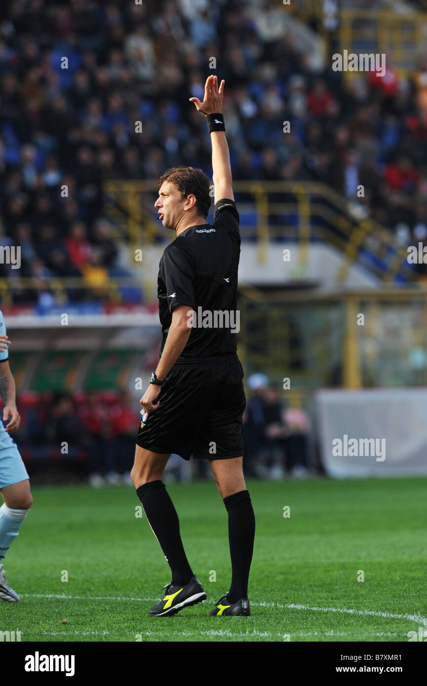 The referee Alberto Santoro during Modena FC vs SPAL, Italian soccer Serie B  match in Modena, Italy, April 22 2023 Stock Photo - Alamy