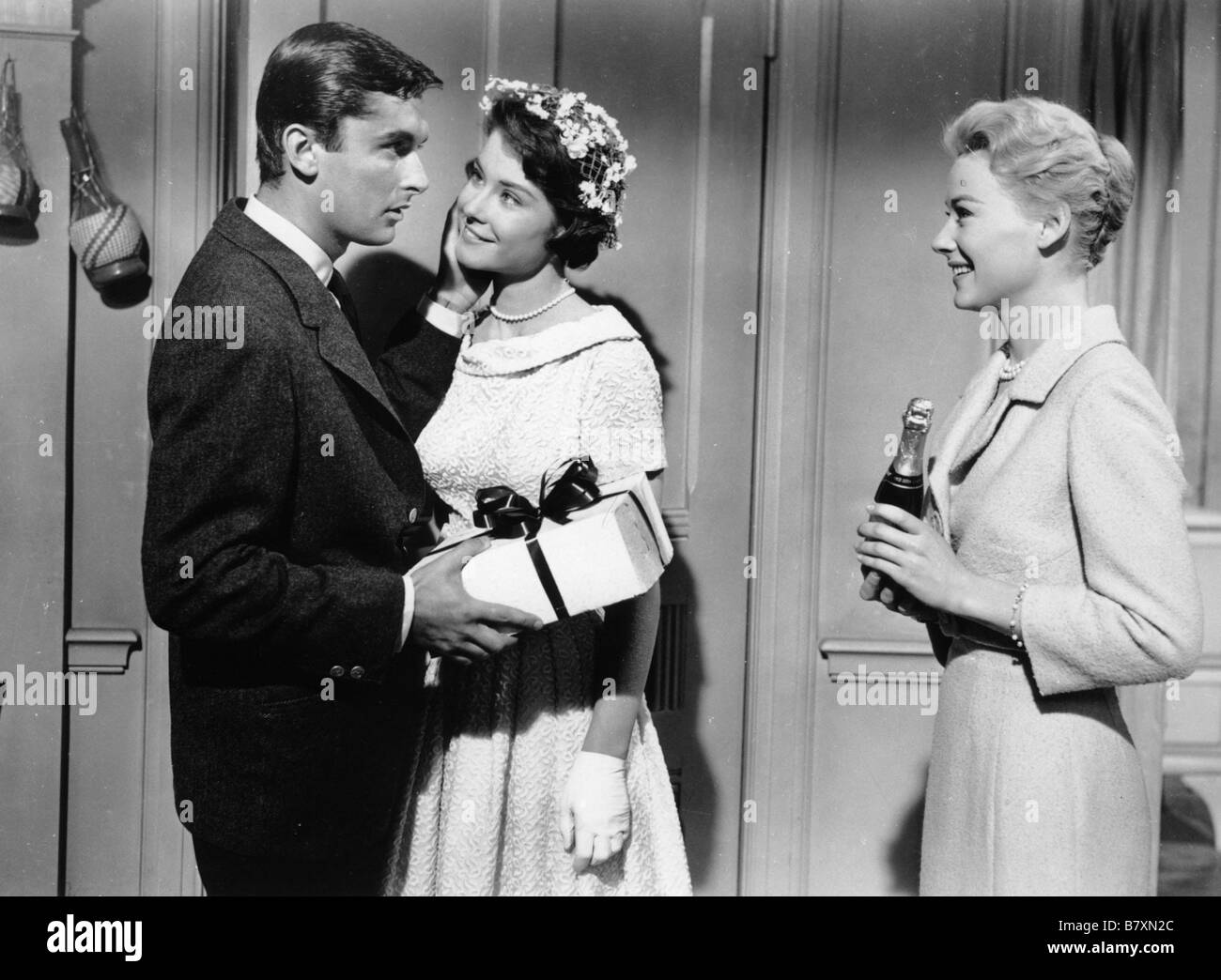 Rien N Est Trop Beau The Best Of Everything Year 1959 Usa Robert Evans Diane Baker Hope Lange Director Jean Negulesco Stock Photo Alamy Rien N Est Trop Beau The Best Of Everything Year 1959 Usa Robert Evans Diane Baker Hope Lange Director Jean Negulesco Stock Photo Alamy