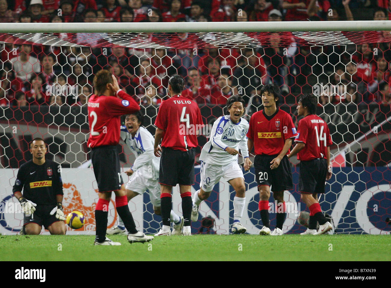 10-Man Urawa Reds Triumph!, Gamba Osaka 1-3 Urawa Reds, MW28