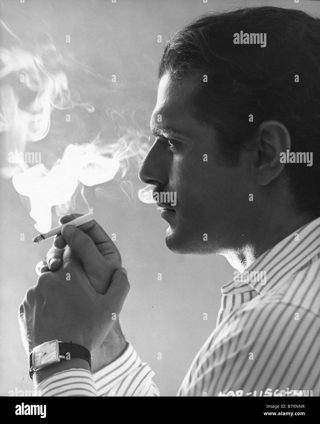Cigarette fumer smoke smoking Black and White Stock Photos & Images