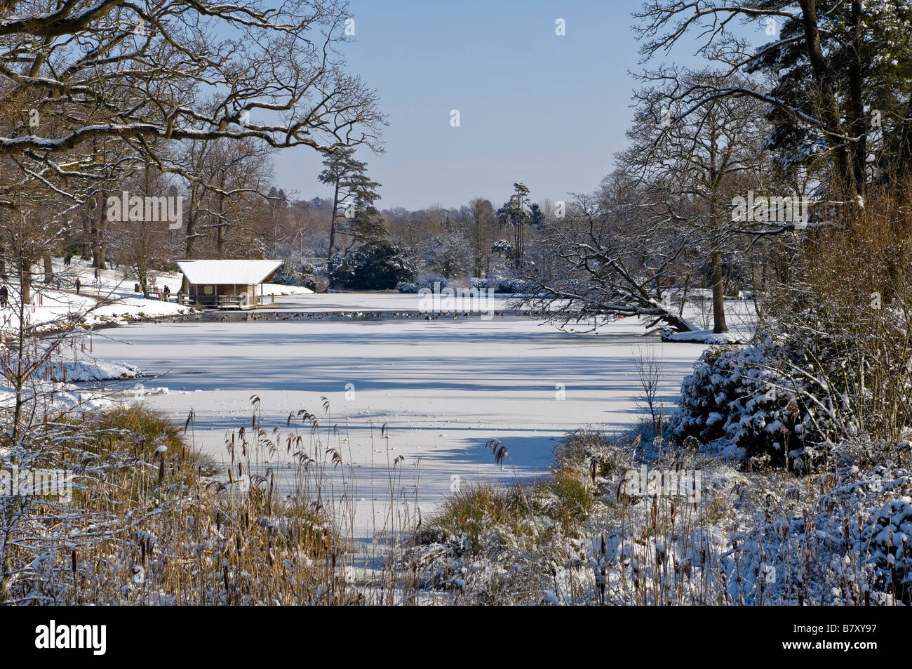 View of the frozen lake at Dunorlan Park in Tunbridge Wells, Kent, following the heavy snow across the UK in February 2009 Stock Photo