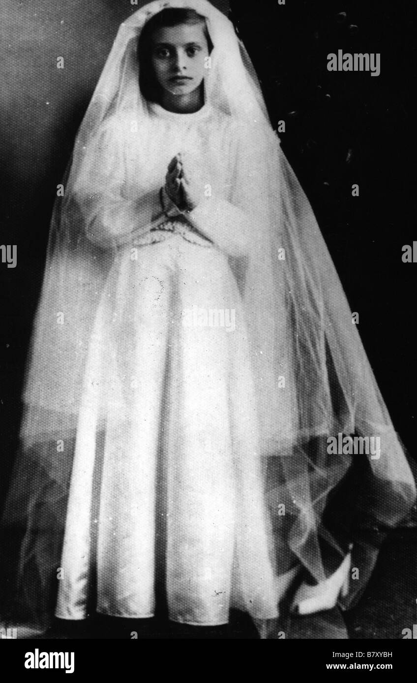 Sophia Loren First communion Ca 1945 Stock Photo - Alamy Sophia Loren First communion Ca 1945 Stock Photo - Alamy