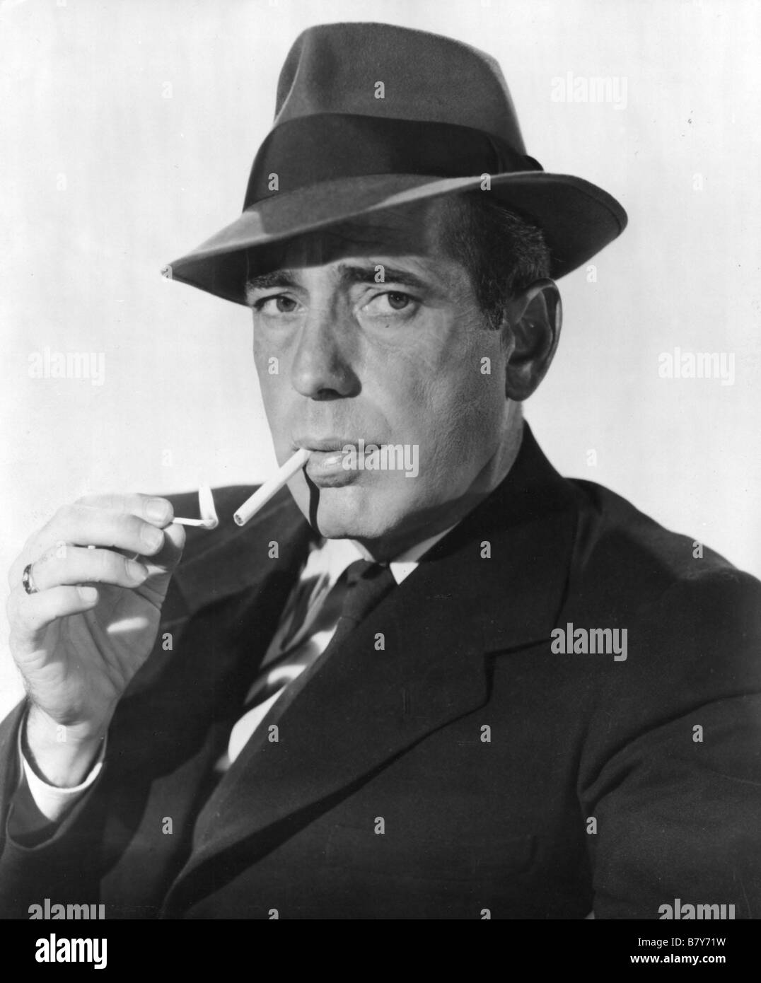 Humphrey bogart smoking hi-res stock photography and images
