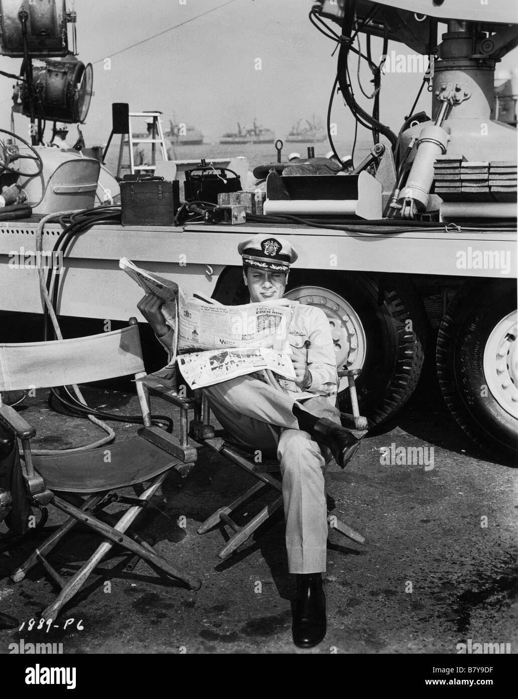 Tony Curtis On The Set High Resolution Stock Photography and Images - Alamy