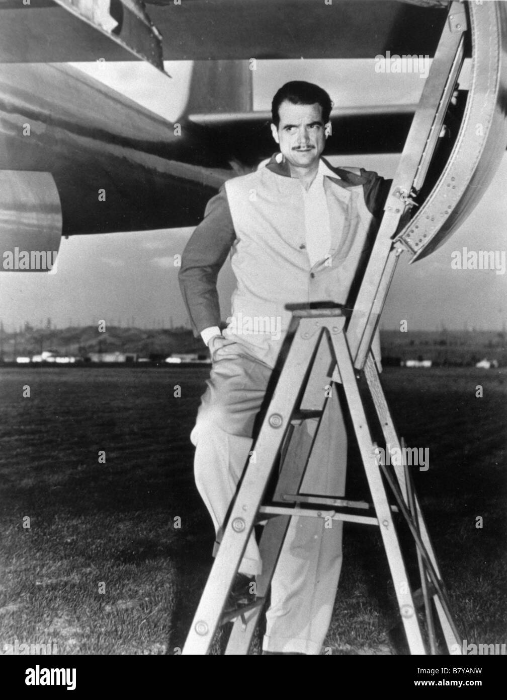 Howard Hughes The legendary magnate pose with one of his aiplanes Ca 1947 Stock Photo