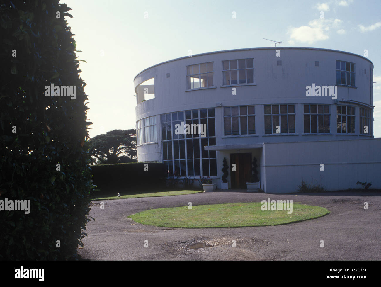 Chertsey circular modernist detached house built 1938 by Raymond McGrath white render large windows Stock Photo